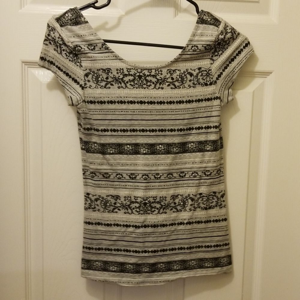 BONGO Gray and black patterned Short Sleeve Top M